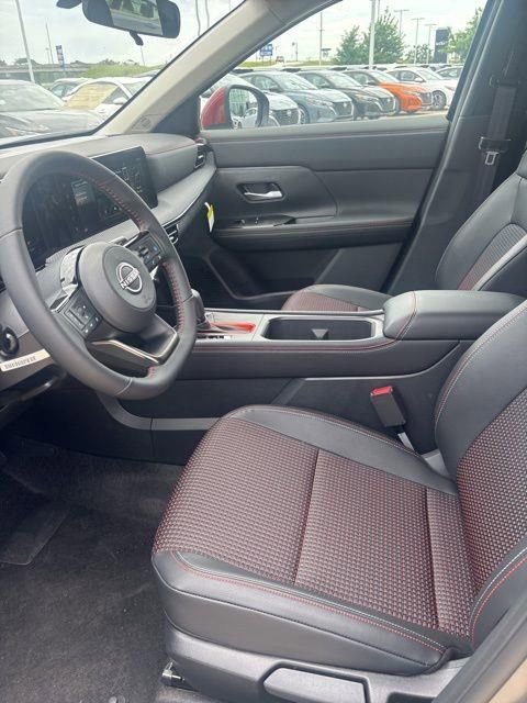 New 2025 Nissan Kicks SR image 15