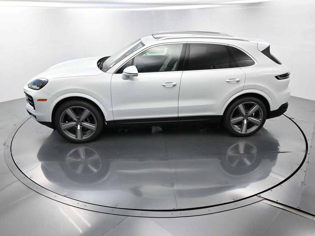 Certified 2025 Porsche Cayenne AWD/4WD image 32