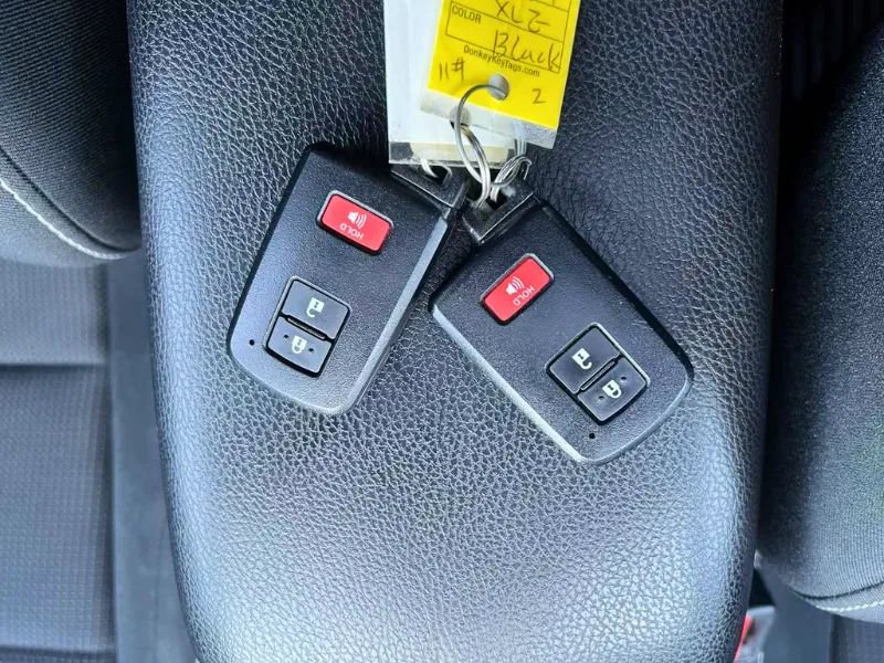 Used 2018 Toyota RAV4 XLE AWD/4WD image 10