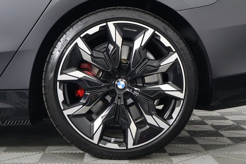 Used 2025 BMW i5 M60 w/ Premium Package image 16