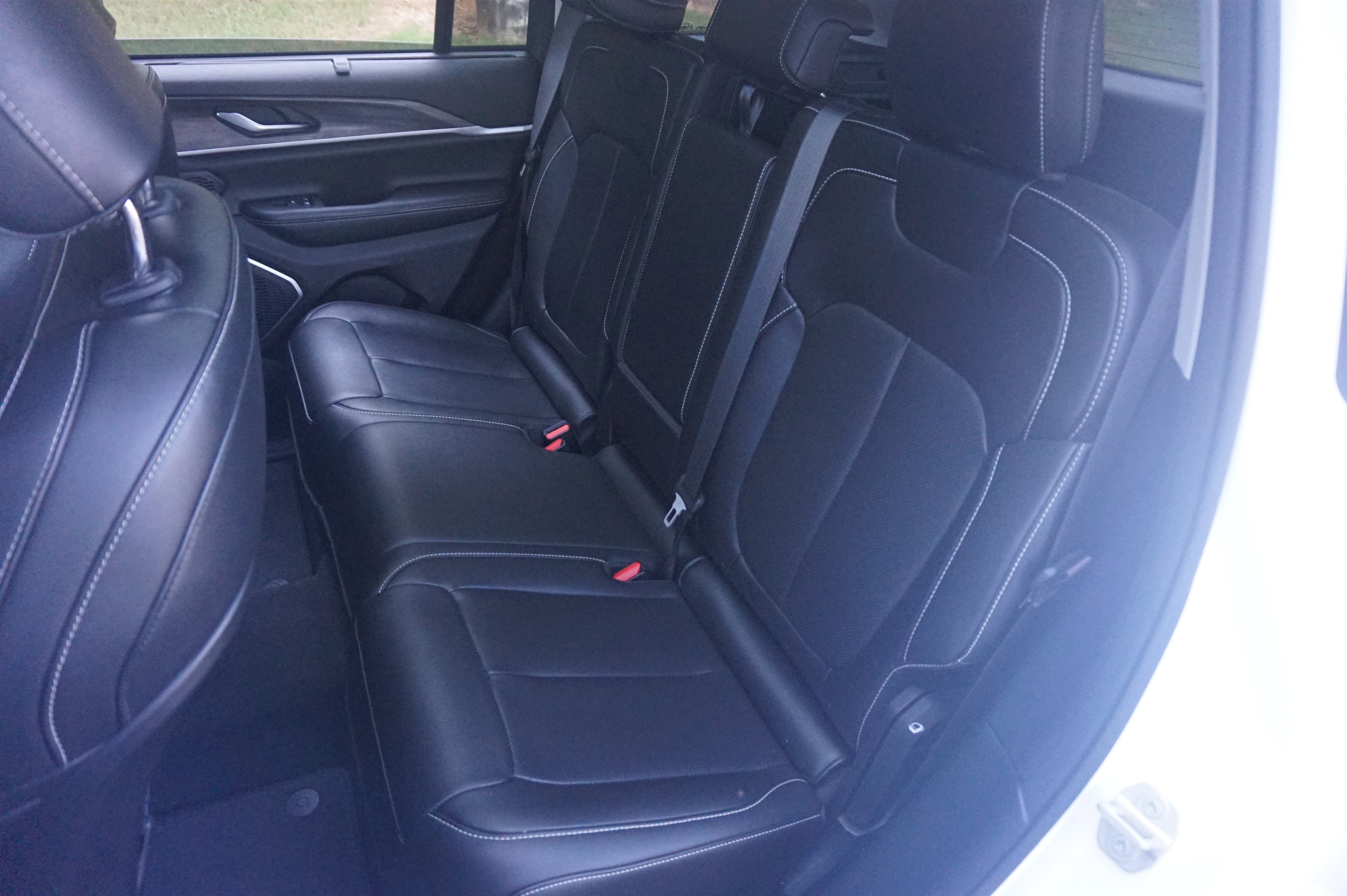 Used 2023 Jeep Grand Cherokee 4WD 4xe w/ Luxury Tech Group II image 18