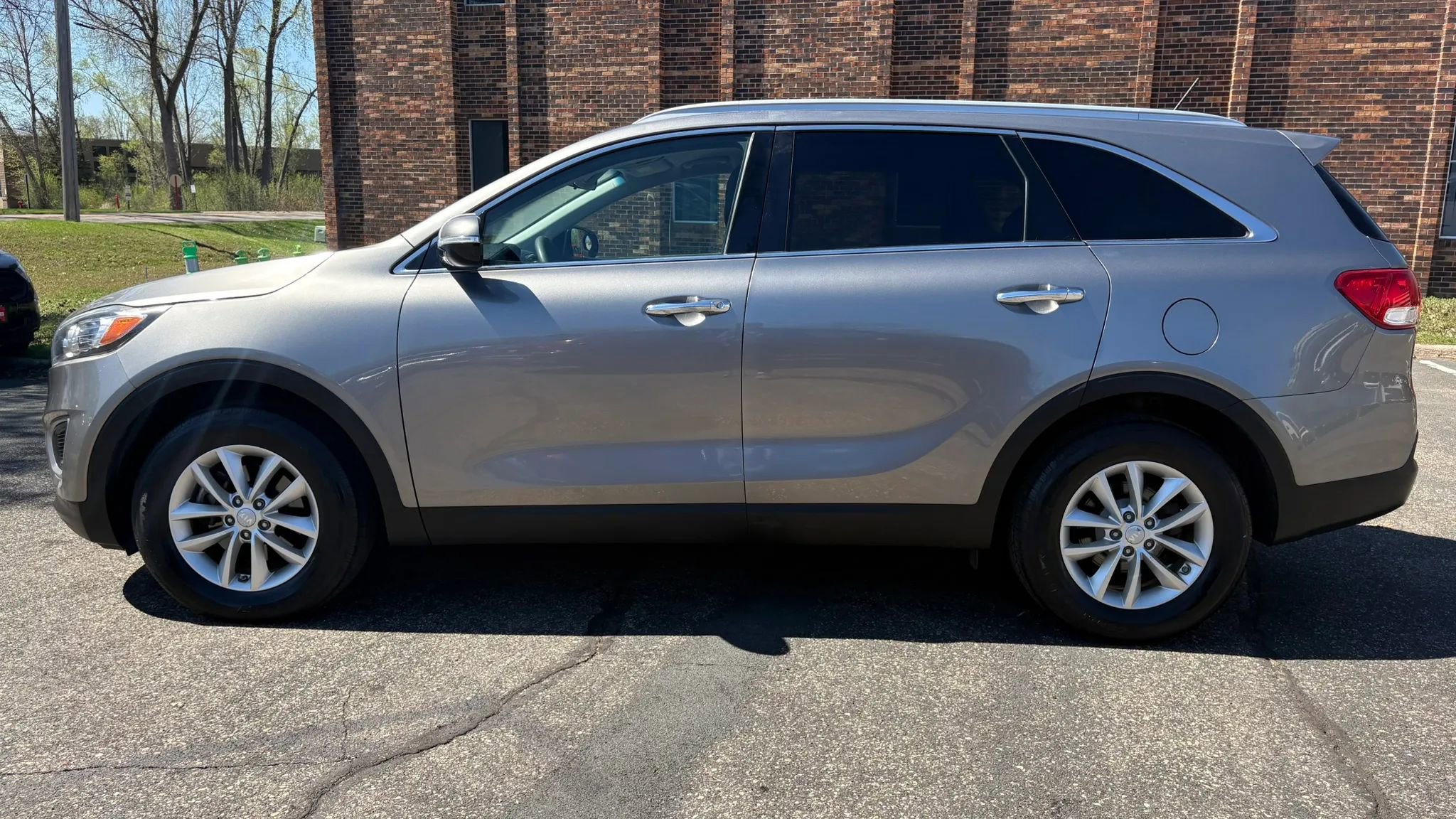Used 2017 Kia Sorento FWD image 5