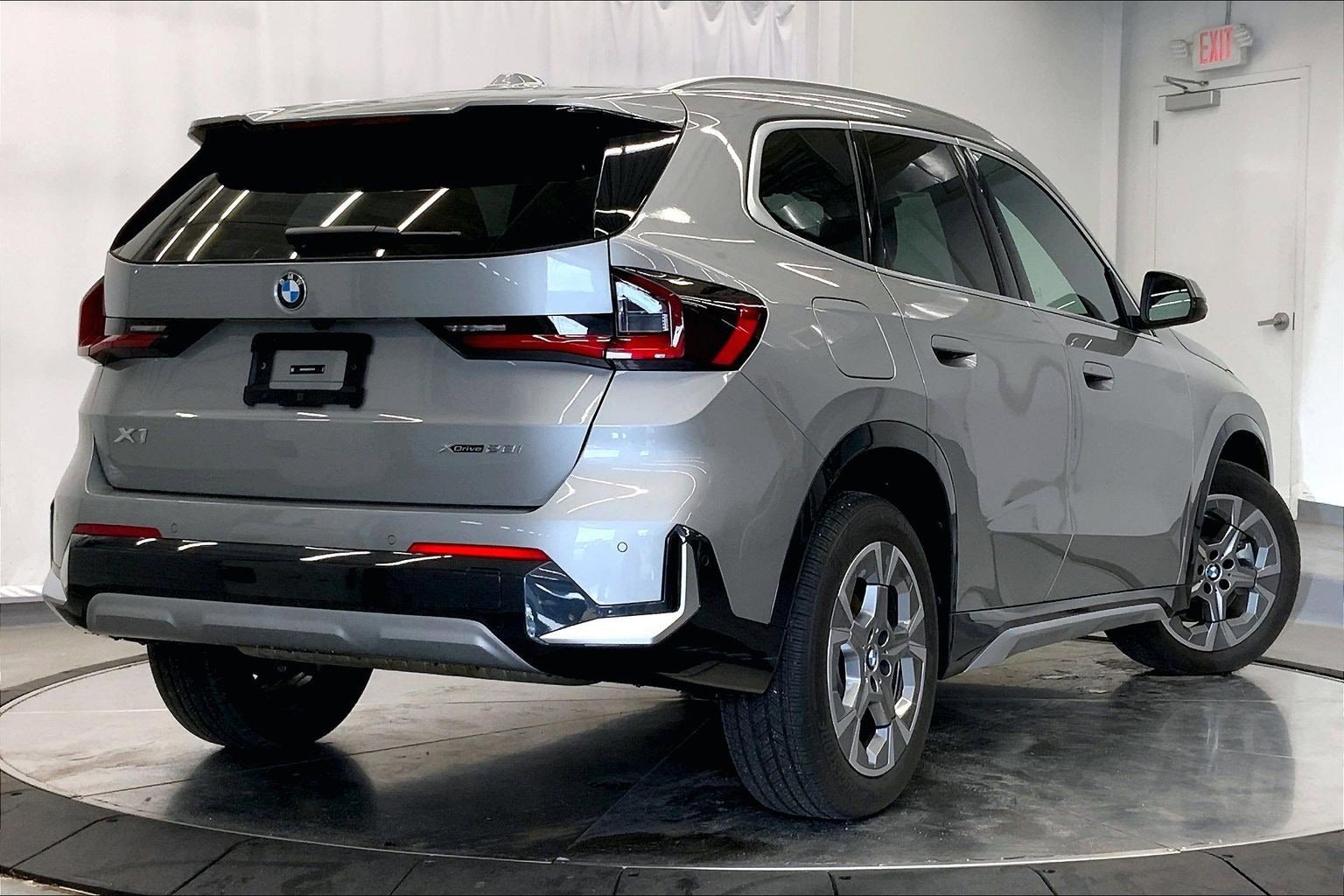 Used 2025 BMW X1 xDrive28i AWD/4WD image 6