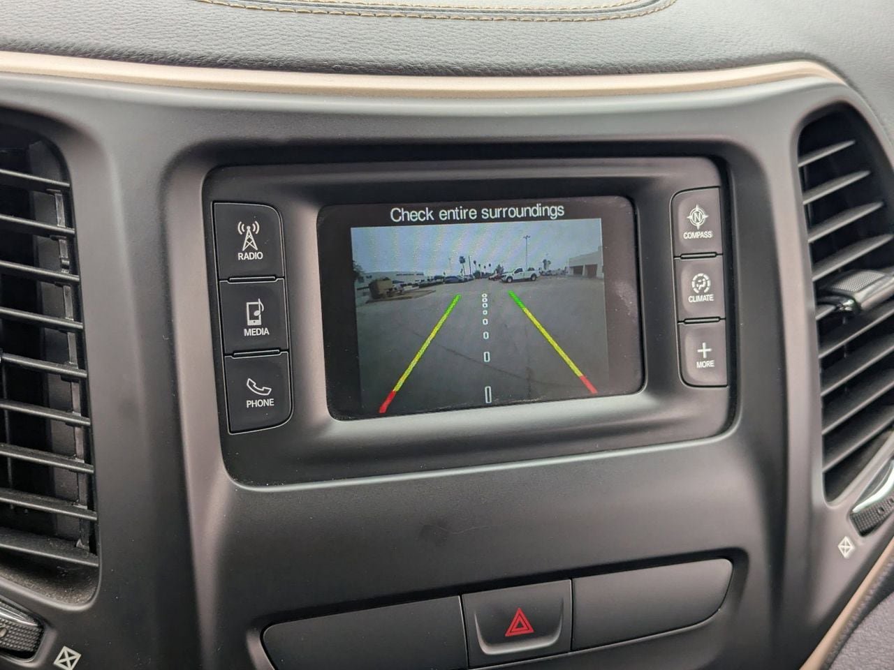 Used 2016 Jeep Cherokee Latitude FWD image 24