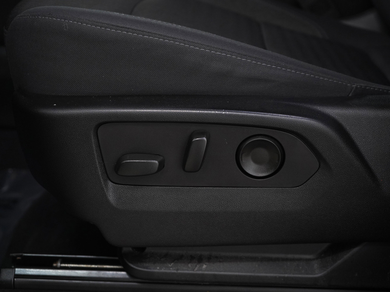 Used 2023 Chevrolet Suburban LS image 30