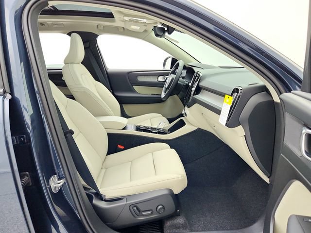 New 2026 Volvo XC40 B4 Plus w/ Climate Package FWD image 14