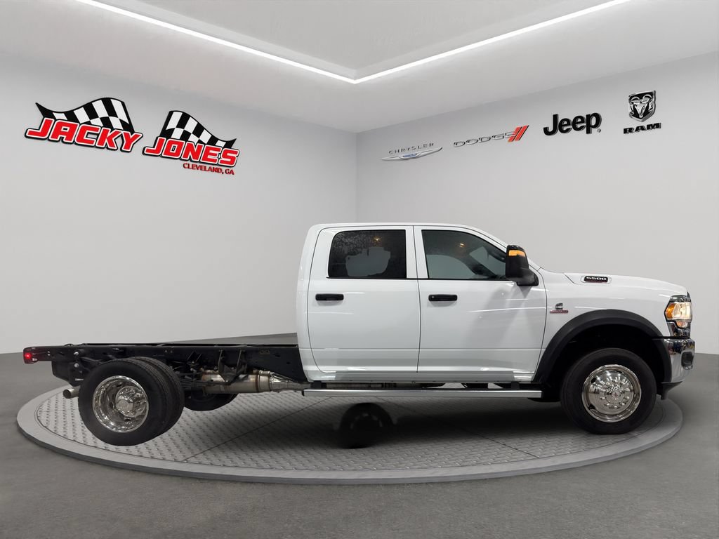 Used 2024 RAM 5500 Tradesman w/ Chrome Appearance Group AWD/4WD image 9