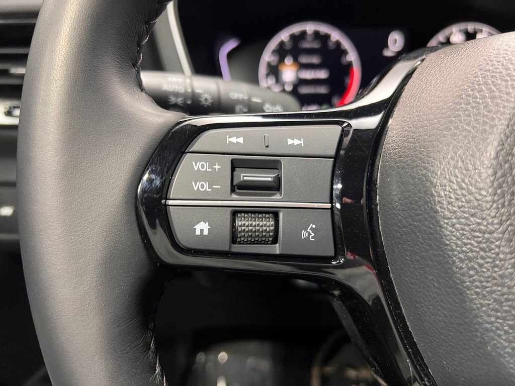 Used 2023 Honda Pilot Touring image 8