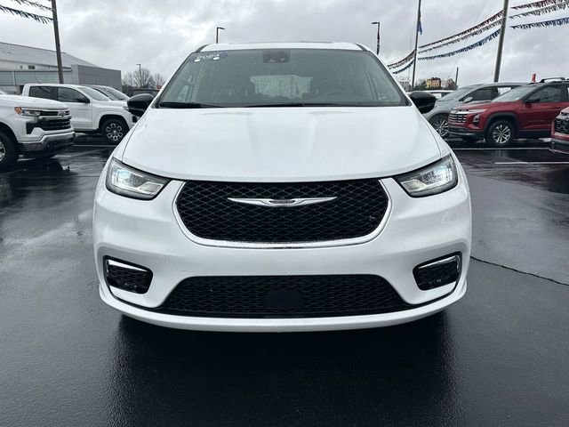 Used 2024 Chrysler Pacifica Limited FWD image 3