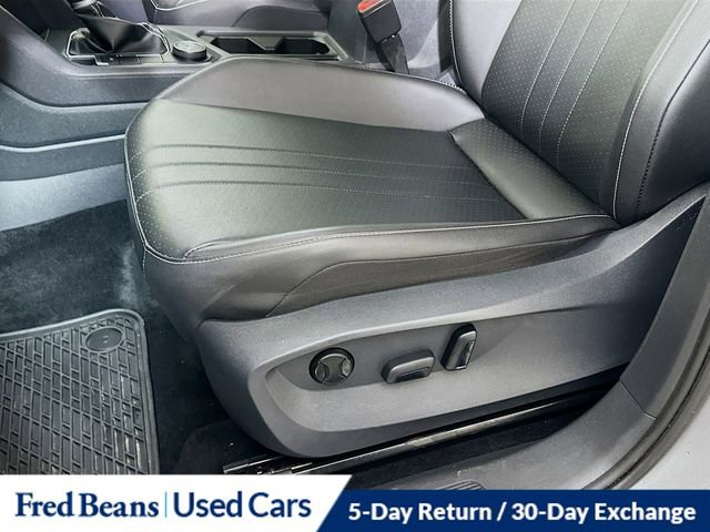 Used 2022 Volkswagen Tiguan SE image 18