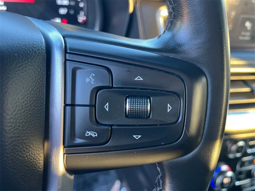 Used 2023 GMC Yukon XL SLE image 17