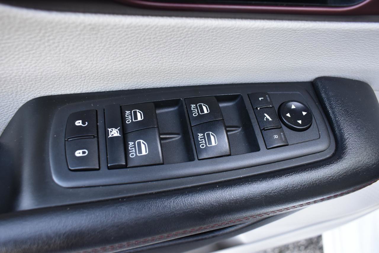 Used 2020 Chrysler Pacifica Limited image 43