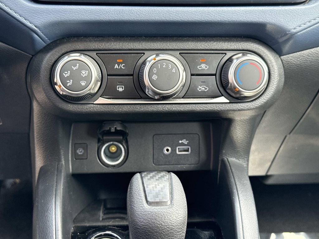 Used 2025 Nissan Versa SV FWD image 23