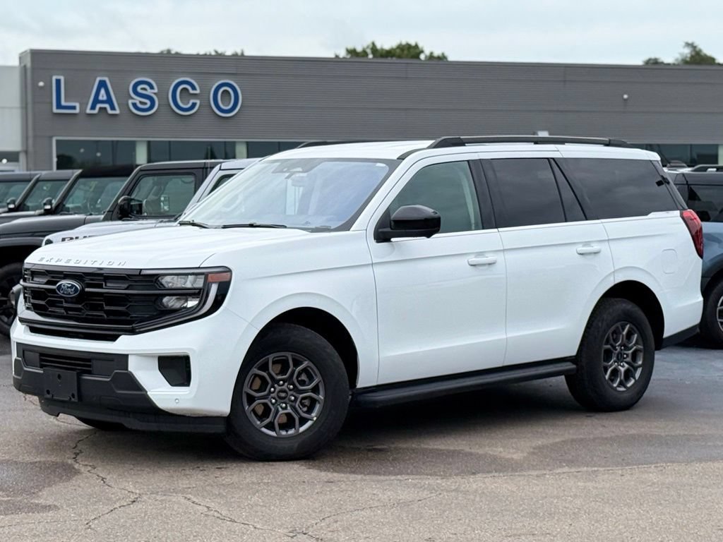 Used 2025 Ford Expedition Active AWD/4WD image 1