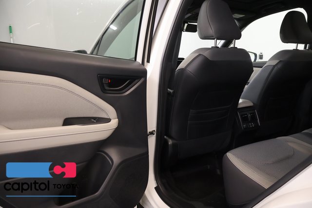 Used 2025 Subaru Forester Premium AWD/4WD image 28