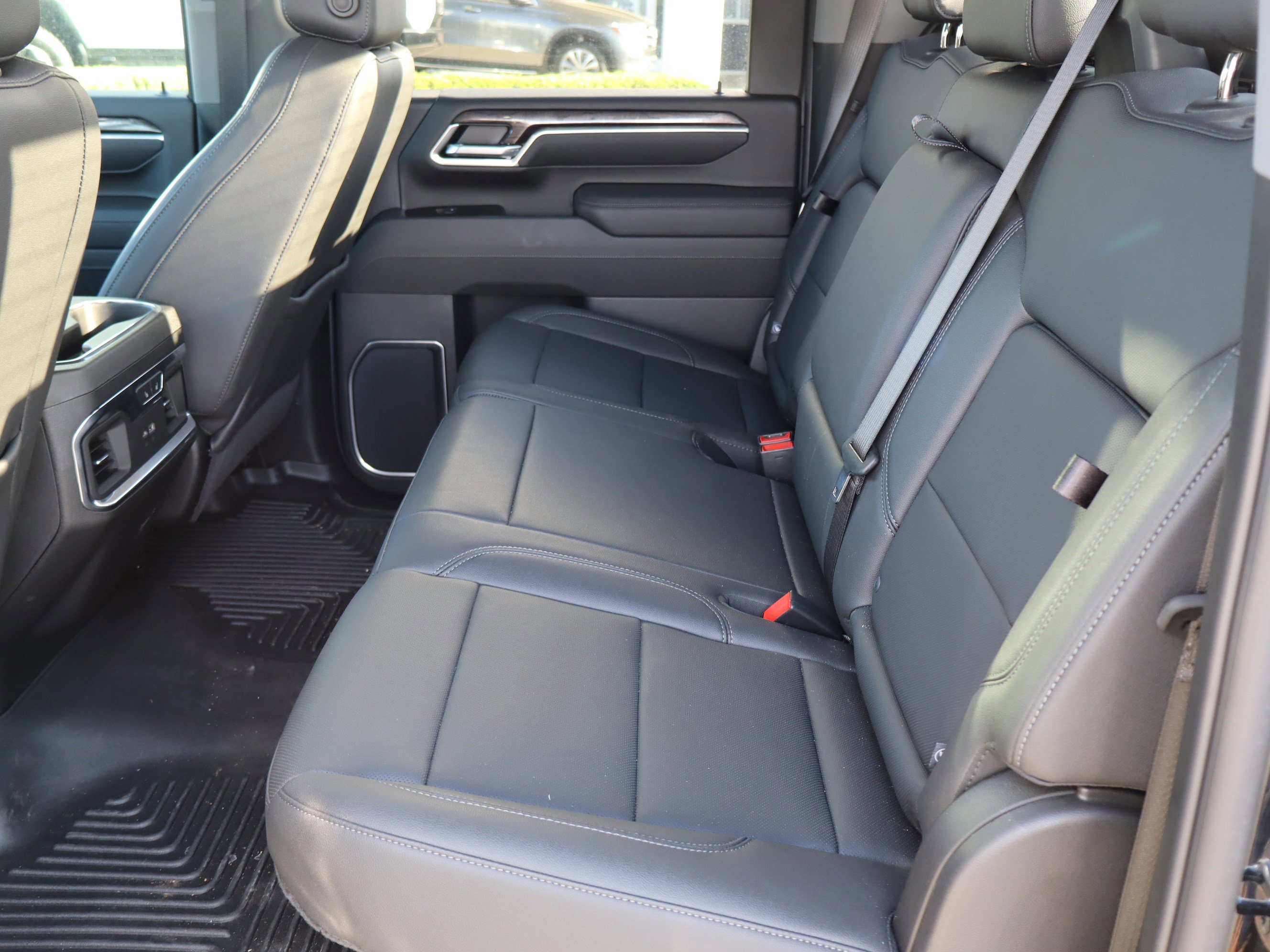 Used 2025 Chevrolet Silverado 2500 LTZ w/ LTZ Plus Package AWD/4WD image 33