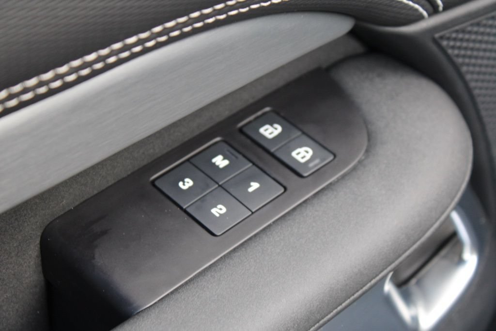 Certified 2025 Land Rover Discovery Dynamic SE AWD/4WD image 15