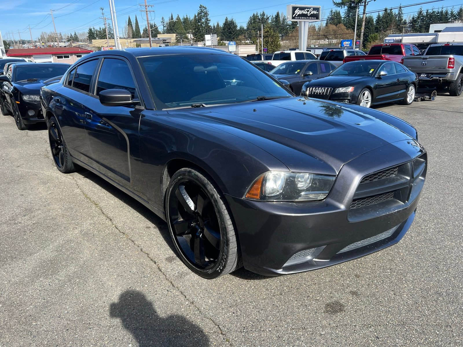 Used 2014 Dodge Charger SE RWD image 3
