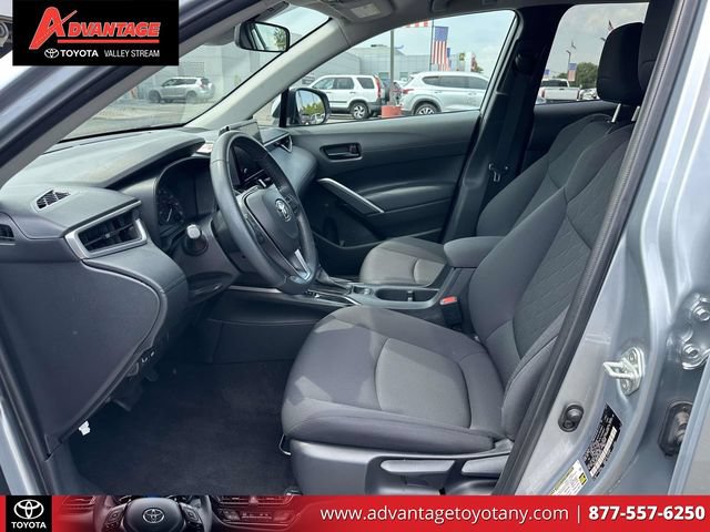 Used 2023 Toyota Corolla Cross LE AWD/4WD image 16