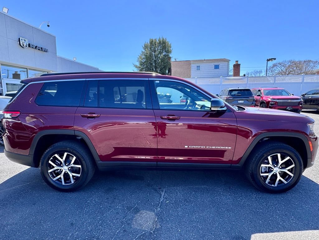 Used 2025 Jeep Grand Cherokee L Limited w/ Luxury Tech Group II AWD/4WD image 8
