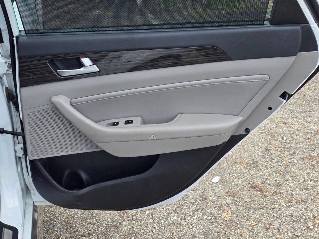 Used 2015 Hyundai Sonata Limited w/ Option Group 05 FWD image 15