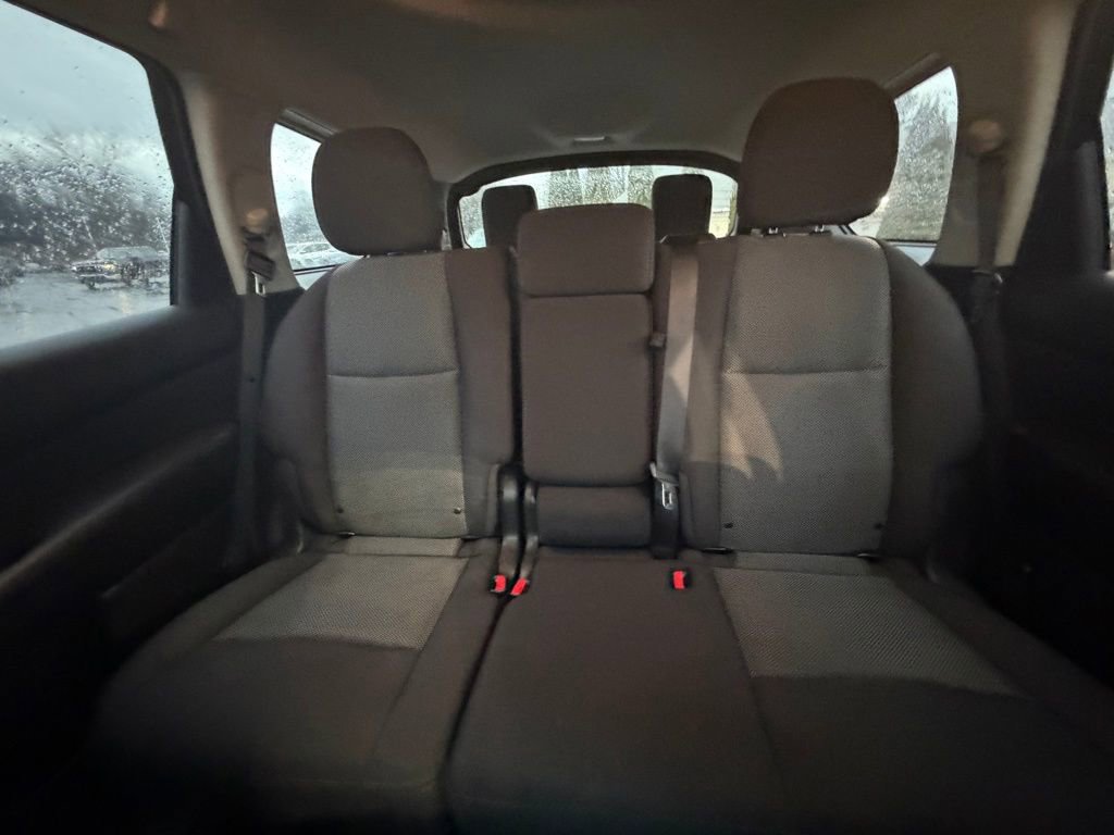 Used 2019 Nissan Pathfinder SV image 16