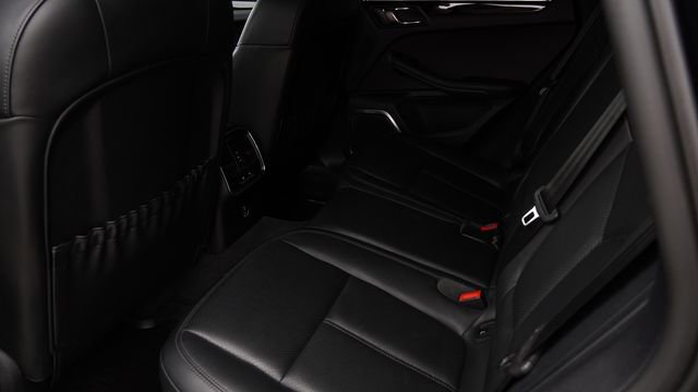 Used 2023 Porsche Macan image 14