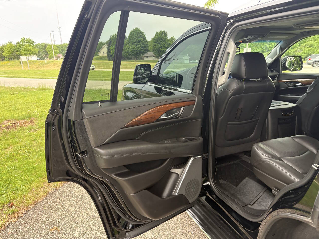 Used 2020 Cadillac Escalade Premium Luxury AWD/4WD image 26