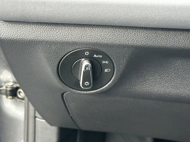 Used 2025 Volkswagen Jetta SE image 23