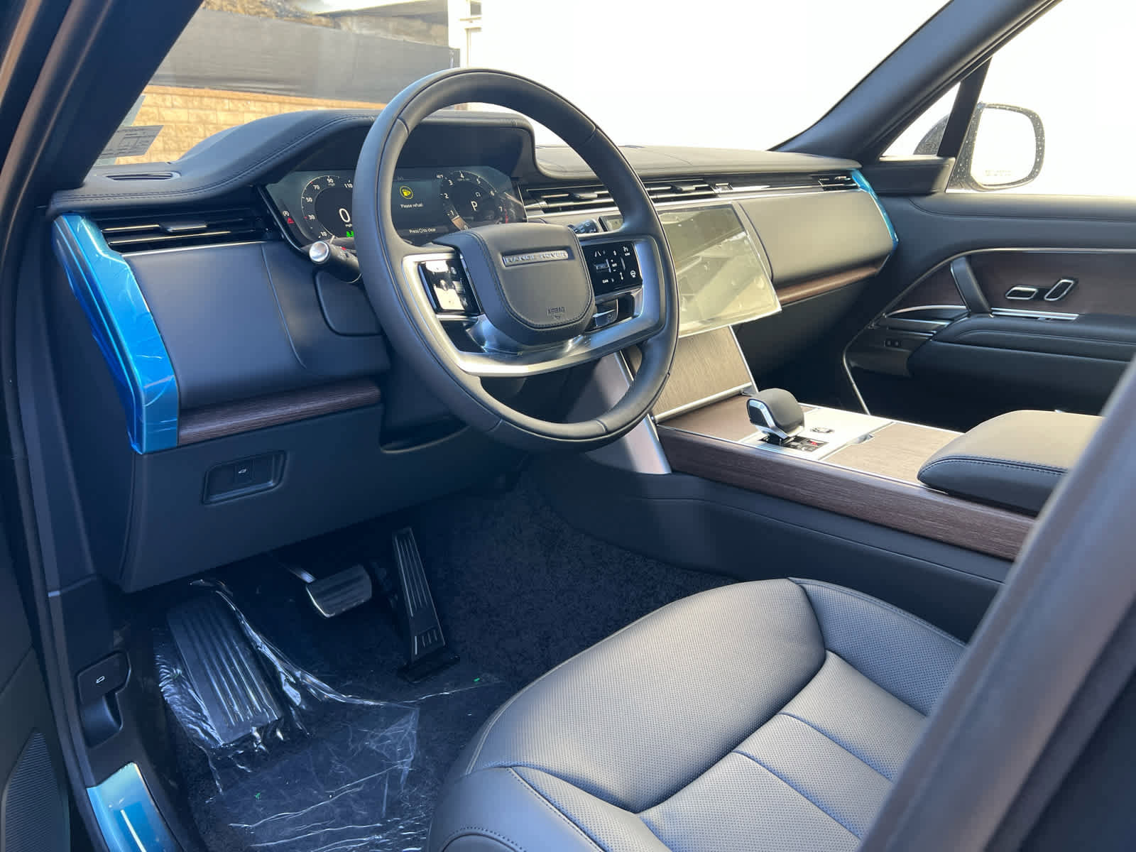 New 2025 Land Rover Range Rover SE image 12