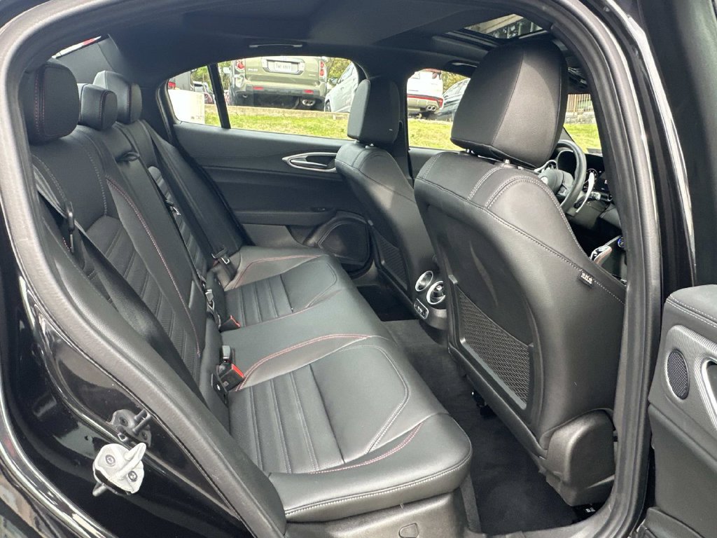 Used 2024 Alfa Romeo Giulia AWD image 15