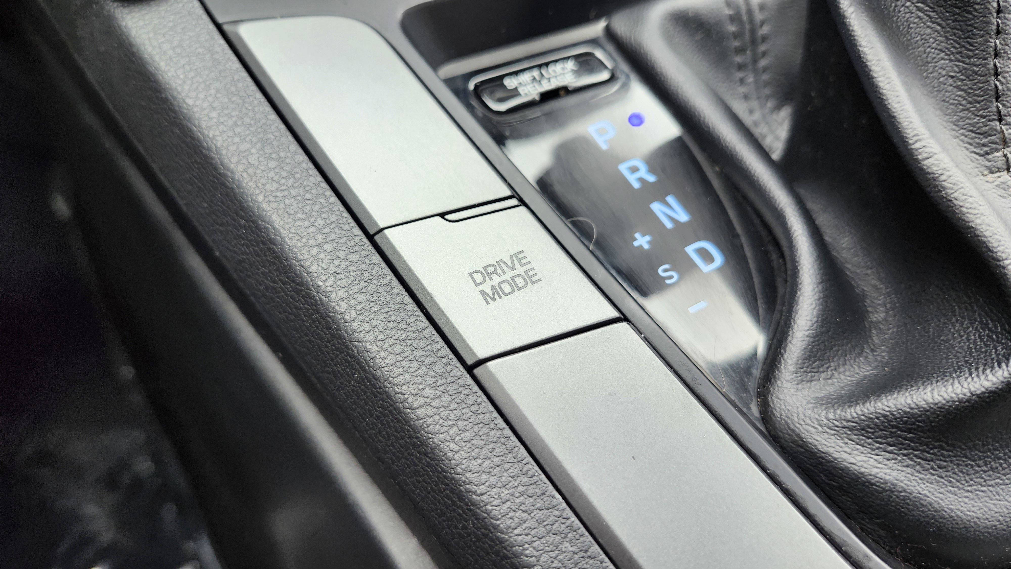 Used 2020 Hyundai Elantra SE w/ Cargo Package (C1) image 8