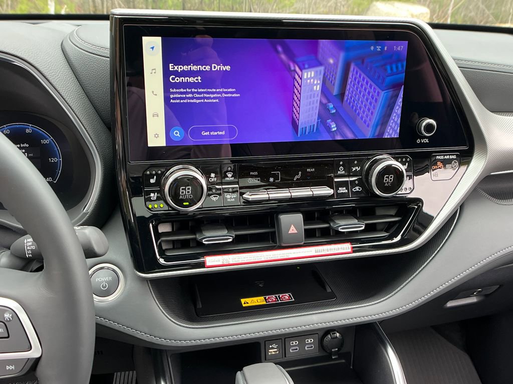 New 2026 Toyota Highlander Platinum image 16