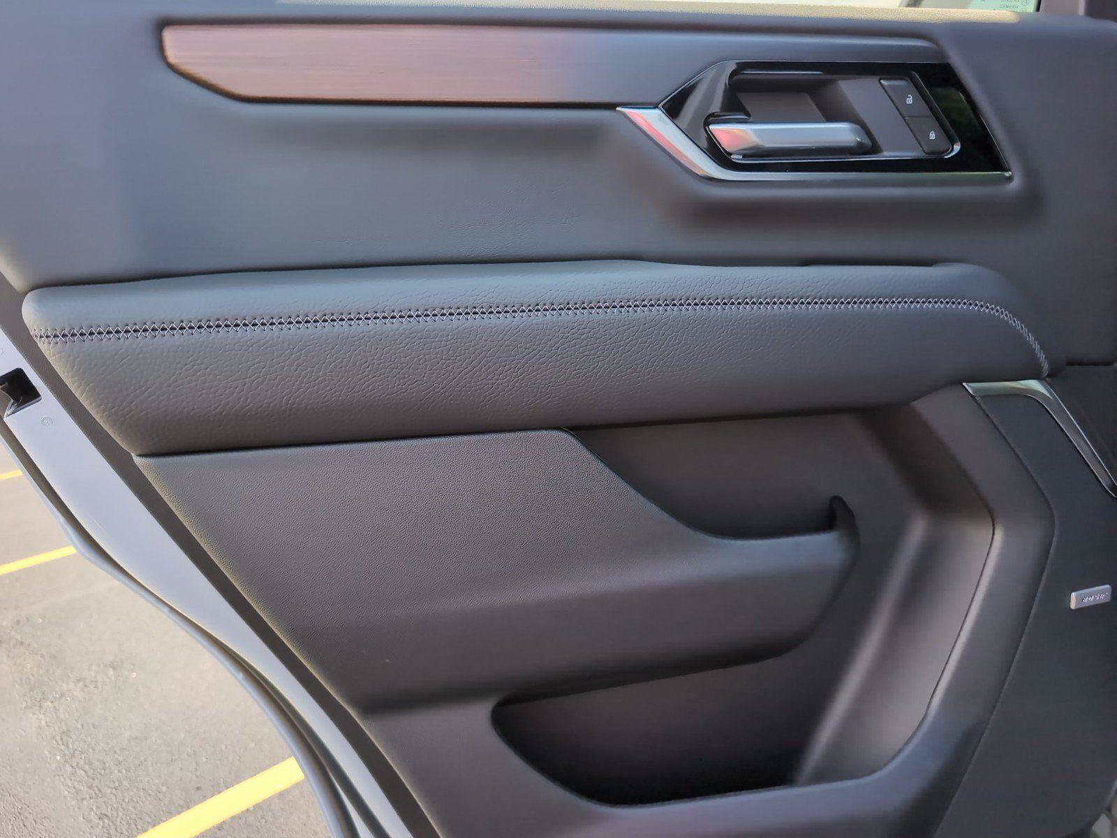 New 2026 GMC Yukon Denali w/ Denali Reserve Package AWD/4WD image 41