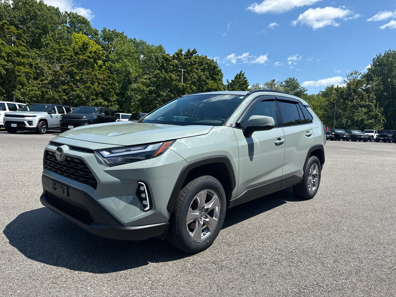 Used 2022 Toyota RAV4 XLE w/ Convenience Package AWD/4WD image 4