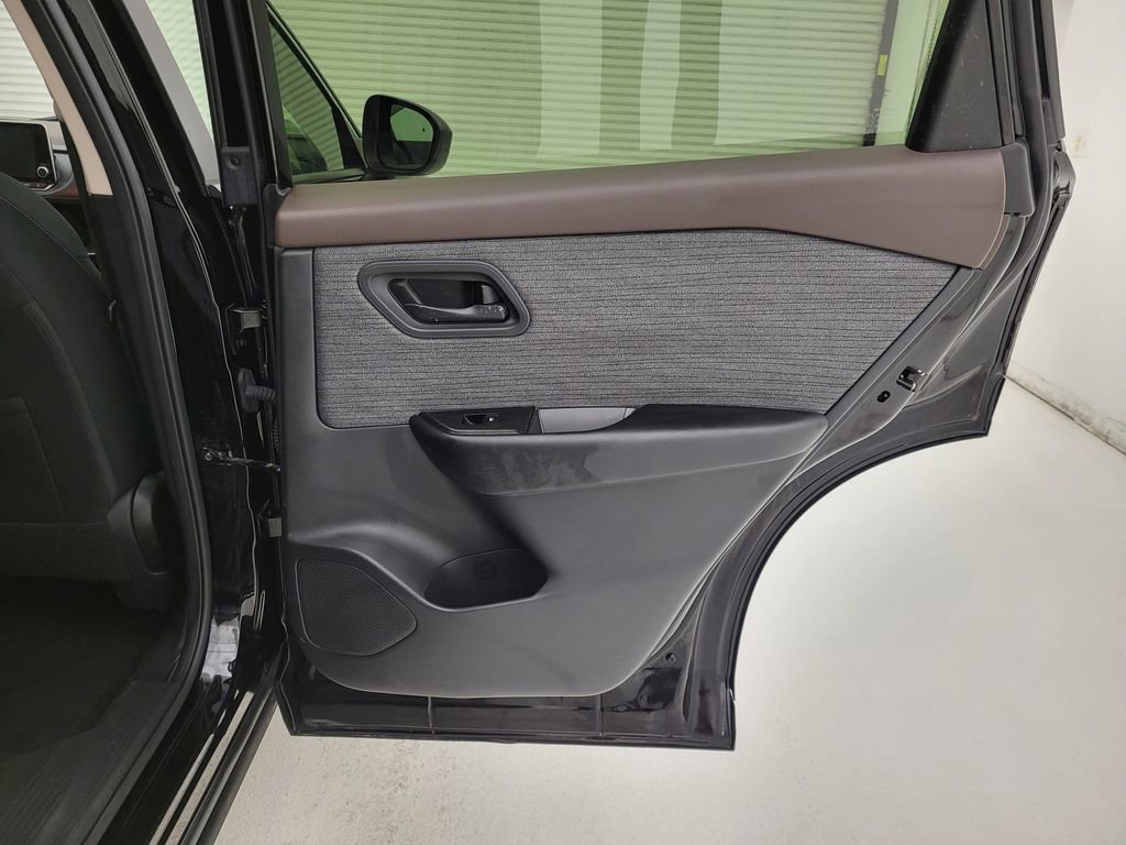 Used 2023 Nissan Rogue S FWD image 32