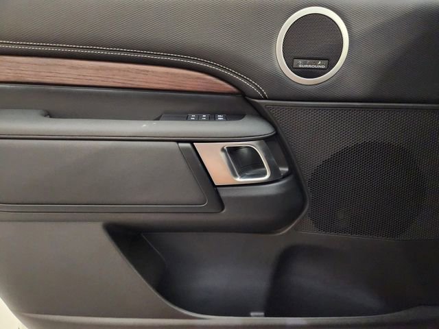 New 2025 Land Rover Discovery Dynamic SE image 23