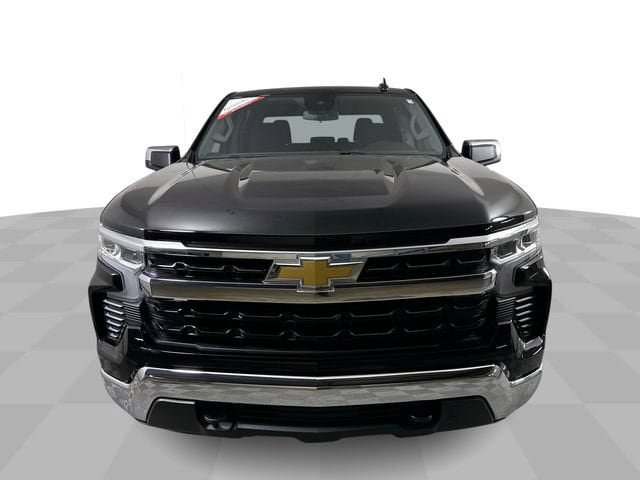 Used 2025 Chevrolet Silverado 1500 LT AWD/4WD image 3