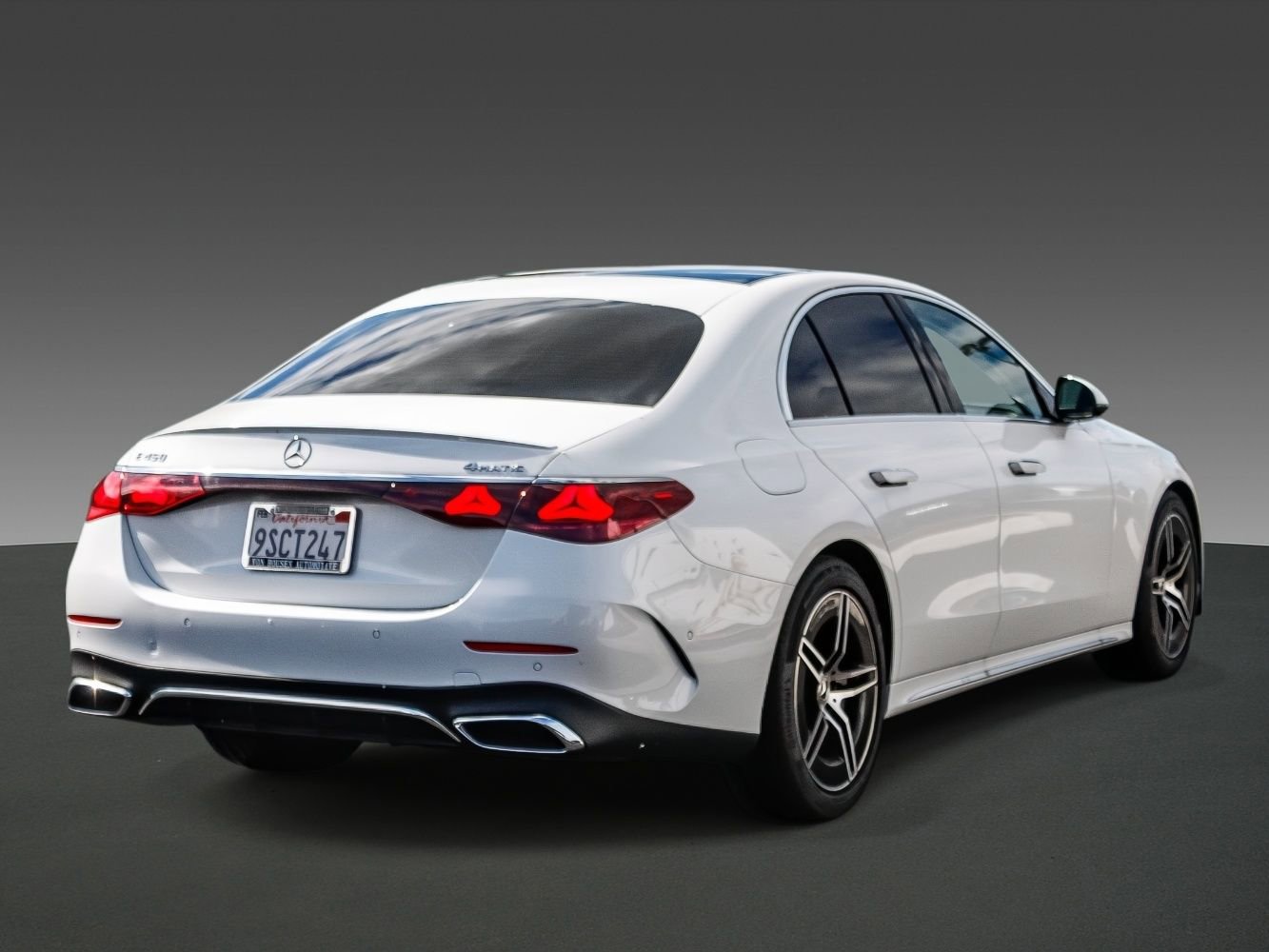 Used 2024 Mercedes-Benz E 450 4MATIC Sedan image 4