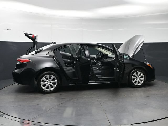 Used 2025 Toyota Corolla LE FWD image 33