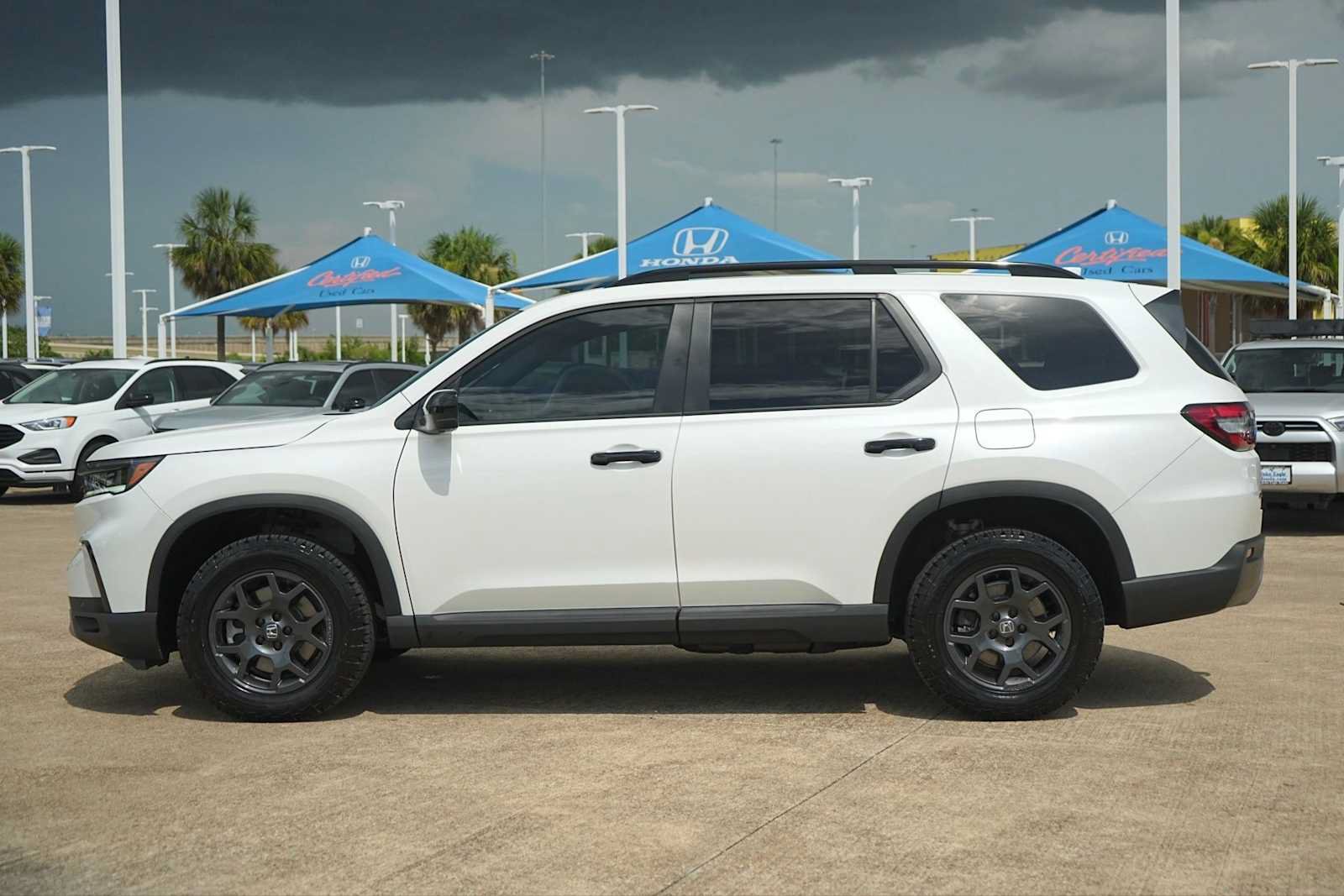 Used 2025 Honda Pilot TrailSport image 3