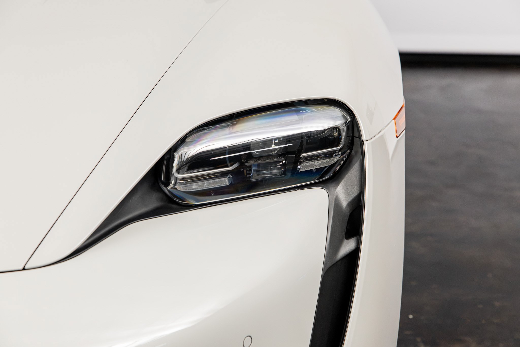 Used 2021 Porsche Taycan RWD image 4