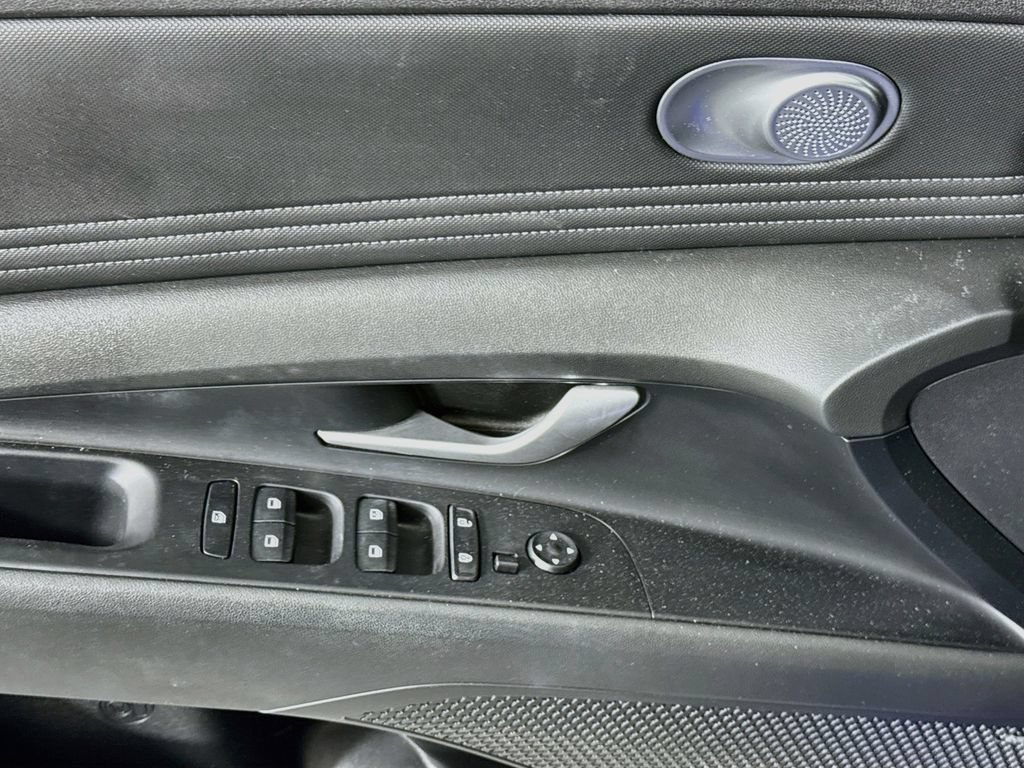 Used 2023 Hyundai Elantra Limited FWD image 26