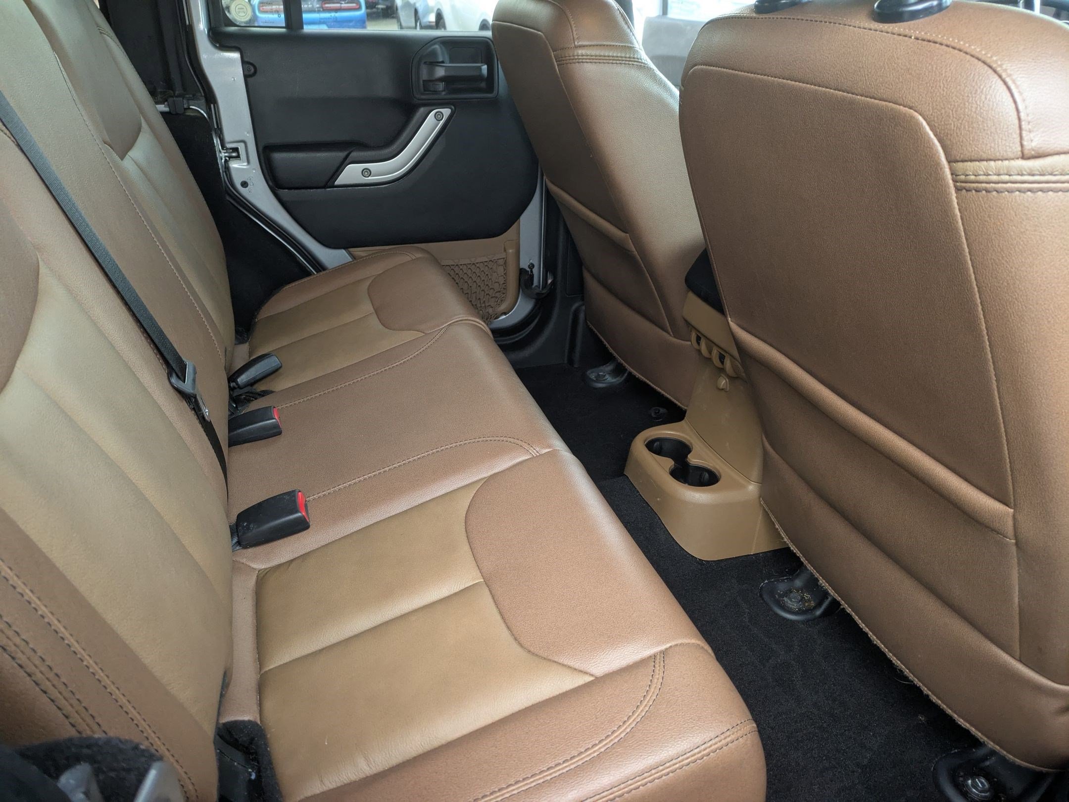 Used 2018 Jeep Wrangler Unlimited Sahara w/ Connectivity Group image 19