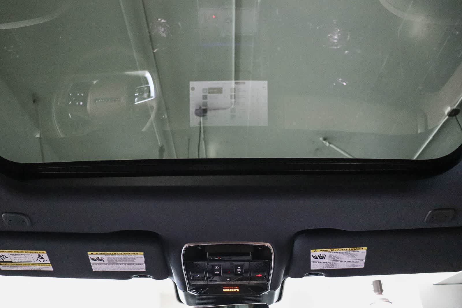 Used 2025 Land Rover Range Rover SE AWD/4WD image 12
