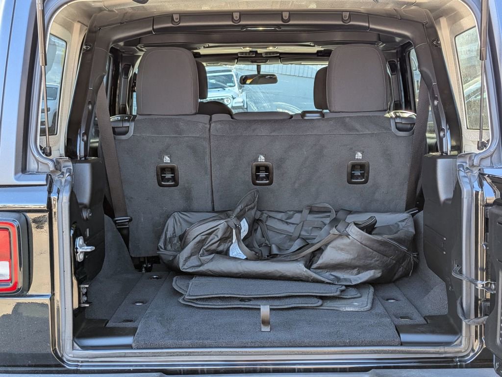 Used 2021 Jeep Wrangler Unlimited Willys image 8