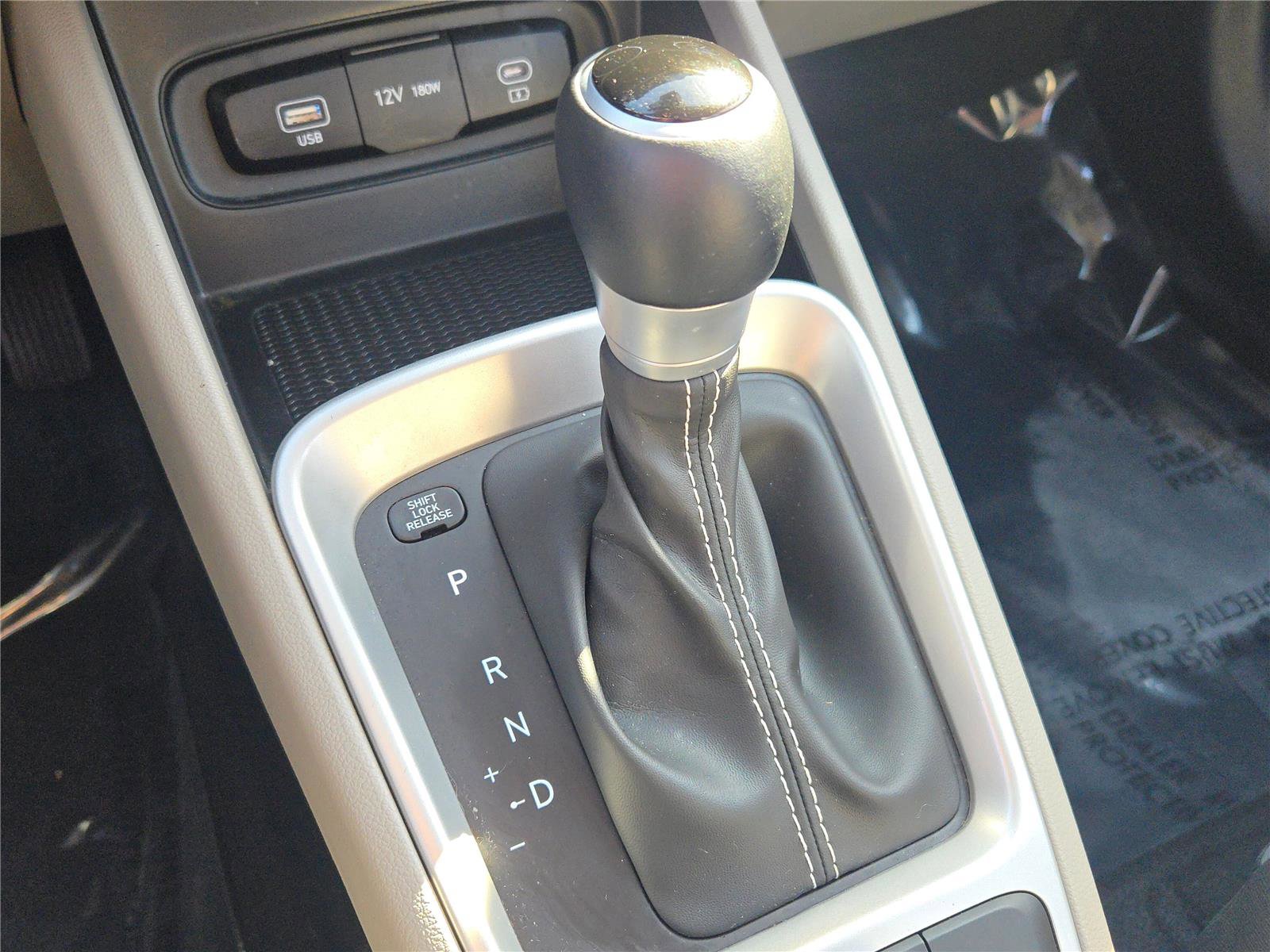 Used 2025 Hyundai Venue SEL image 31