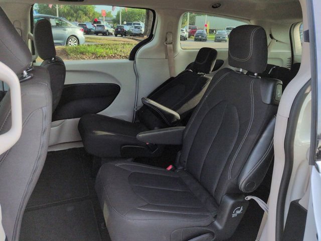 Used 2023 Chrysler Voyager LX FWD image 13