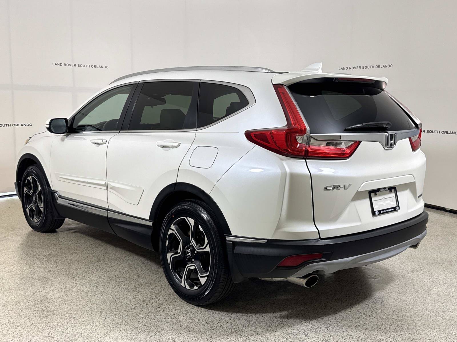 Used 2017 Honda CR-V Touring image 3
