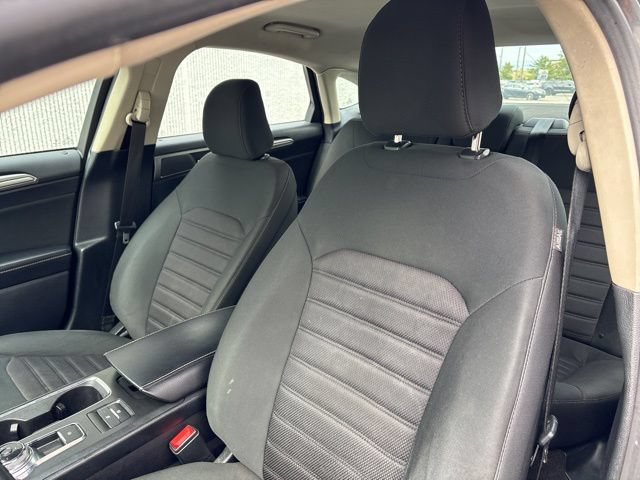 Used 2020 Ford Fusion SE FWD image 26